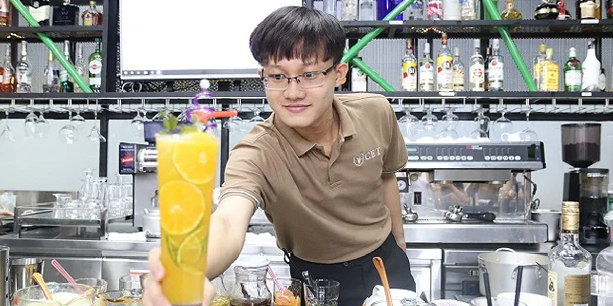ພະນັກງານຊົງເຄື່ອງ 