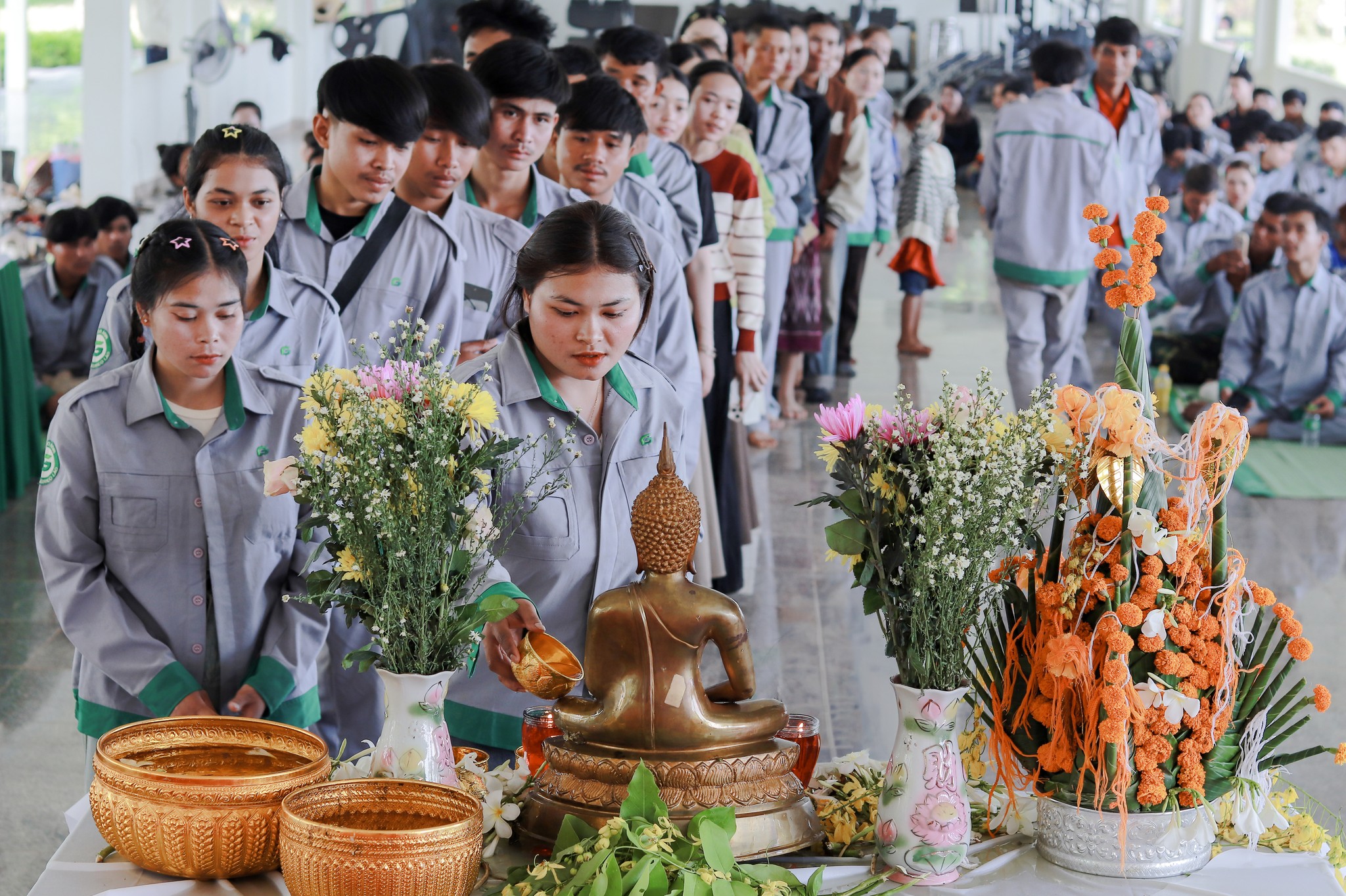 ສະຫຼອງບຸນປີໃໝ່ລາວຢ່າງຄົບຖ້ວນຢູ່ ກຸ່ມຄອມເພລັກ ພາກໃຕ້ລາວ – ອຸ່ນໃຈໃນການເຮັດວຽກ, ສະຫຼອງປີໃໝ່ຢ່າງອີ່ມໜຳສຳລານ