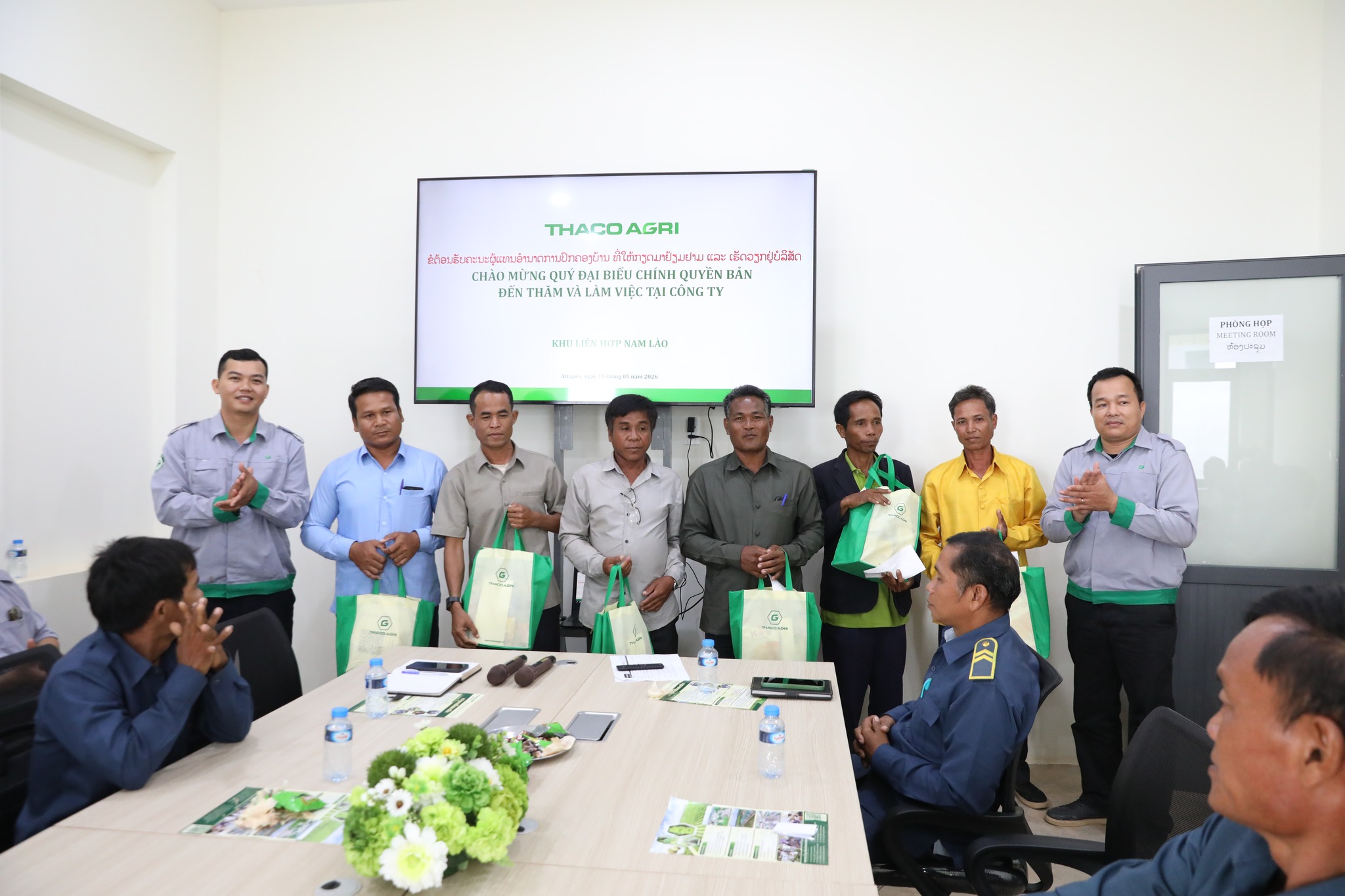 ເຂດປະສົມ ພາກໃຕ້ລາວ ຕ້ອນຮັບຄະນະຜູ້ແທນອຳນາດການປົກຄອງເມືອງສະນາມໄຊ, ພູວົງ, ສະໝາຄີໄຊ ແຂວງອັດຕະປື ທີ່ມາຢ້ຽມຢາມ ແລະ ເຮັດວຽກ